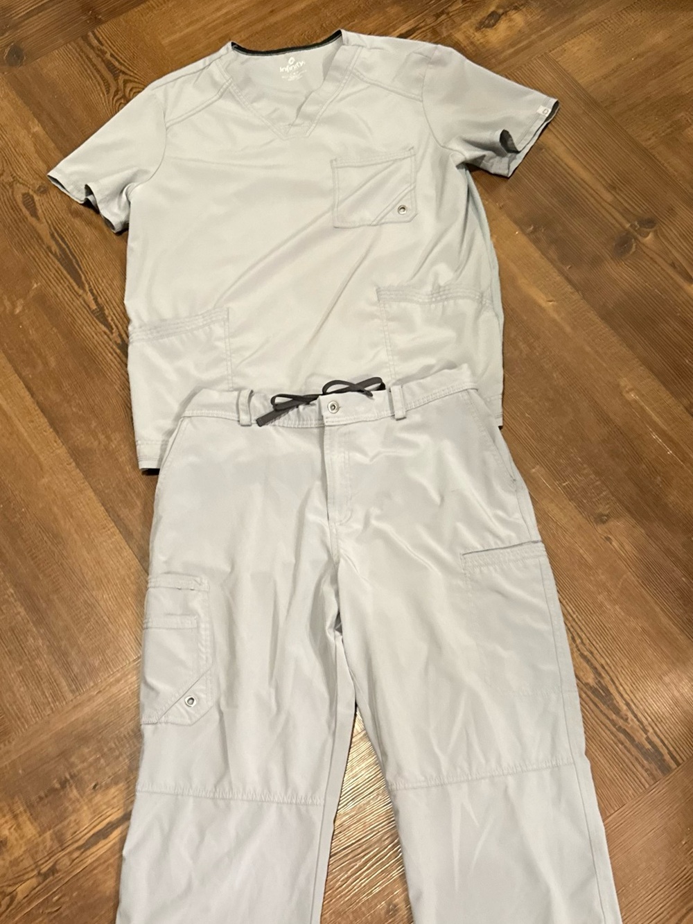 Light Grey Cherokee Infinity L Scrub Set great condition
